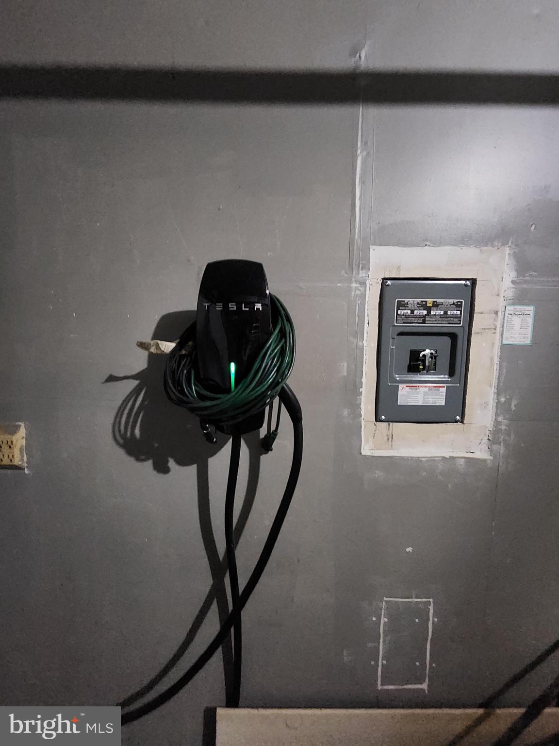 CARRIAGE HILL - Residential Lease