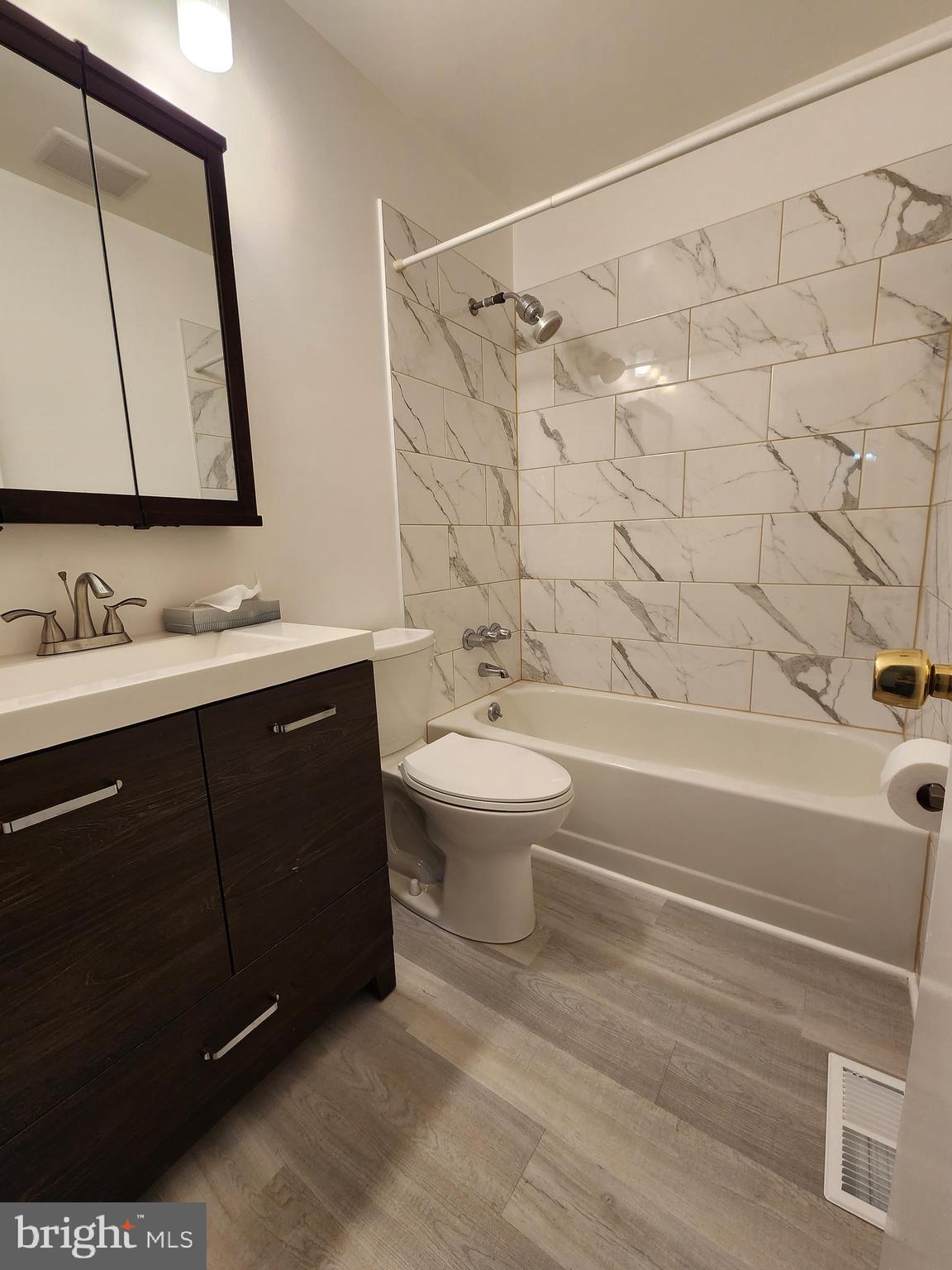 CARRIAGE HILL - Residential Lease