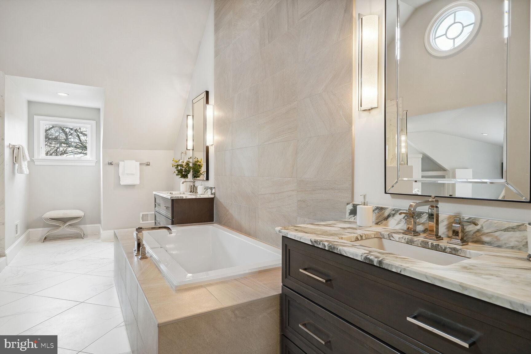 LYON VILLAGE - Residential