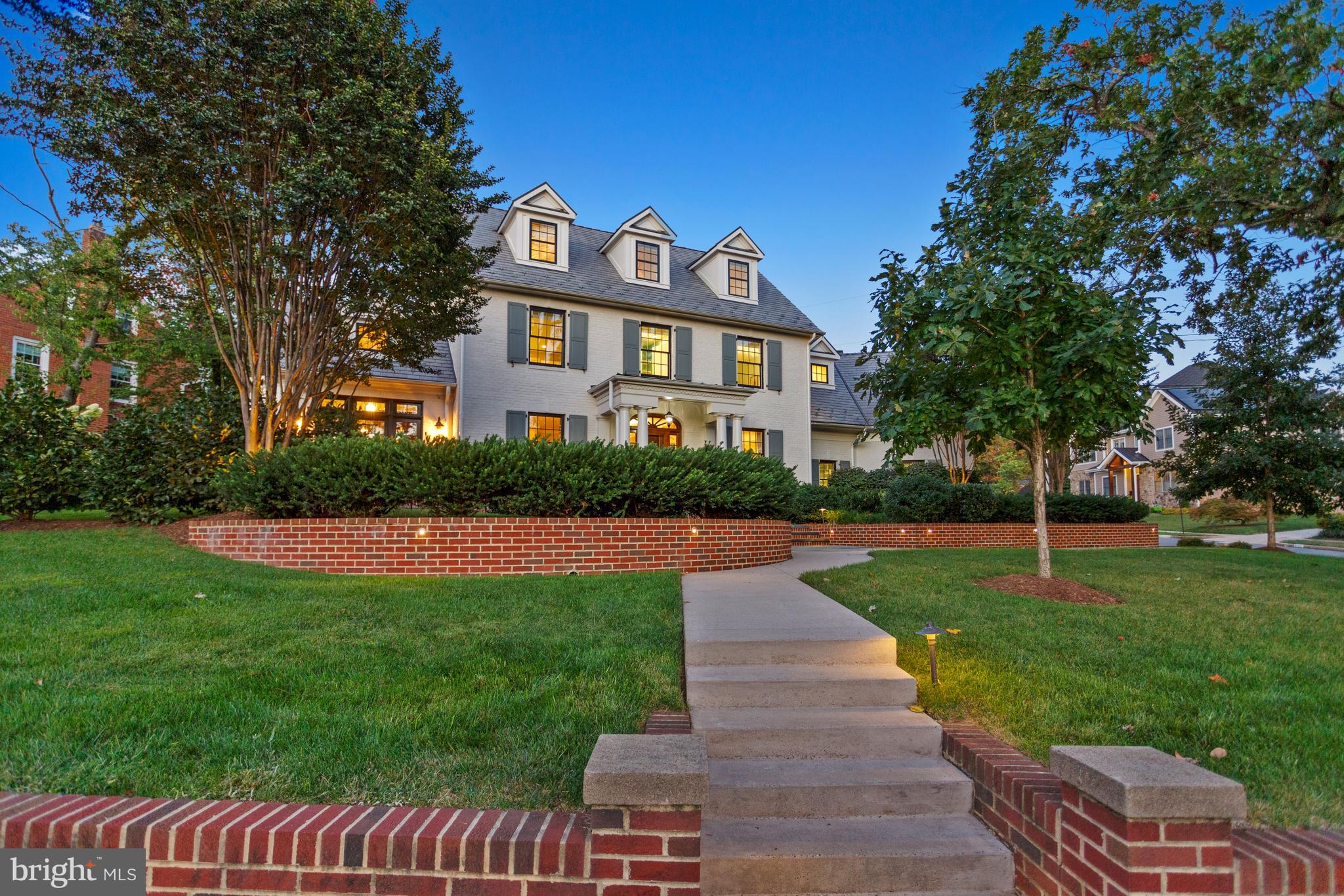 LYON VILLAGE - Residential