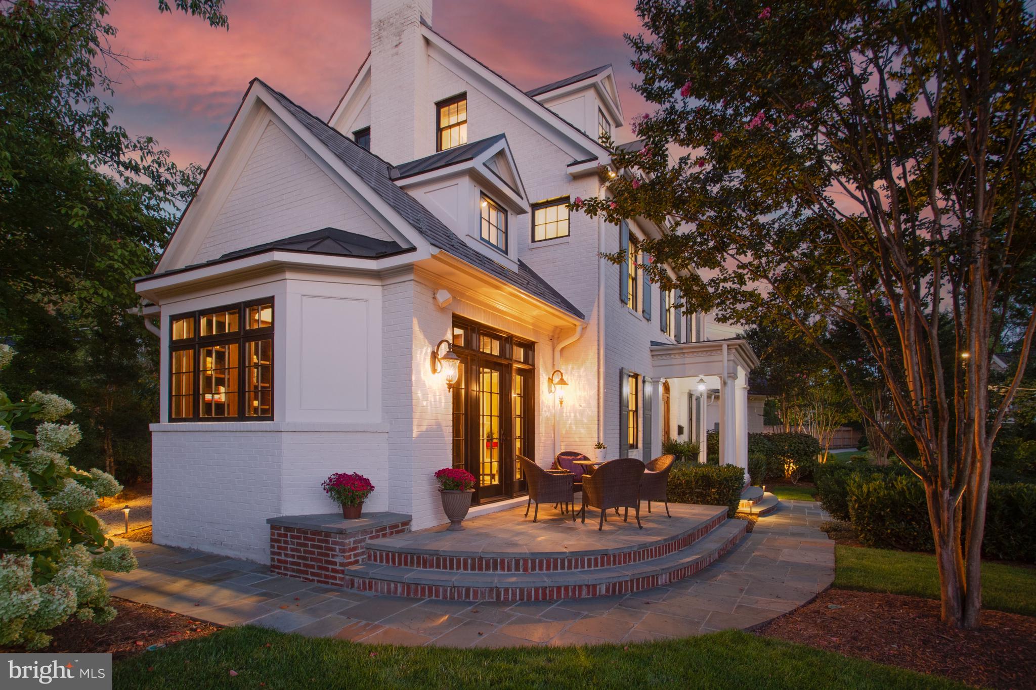 LYON VILLAGE - Residential