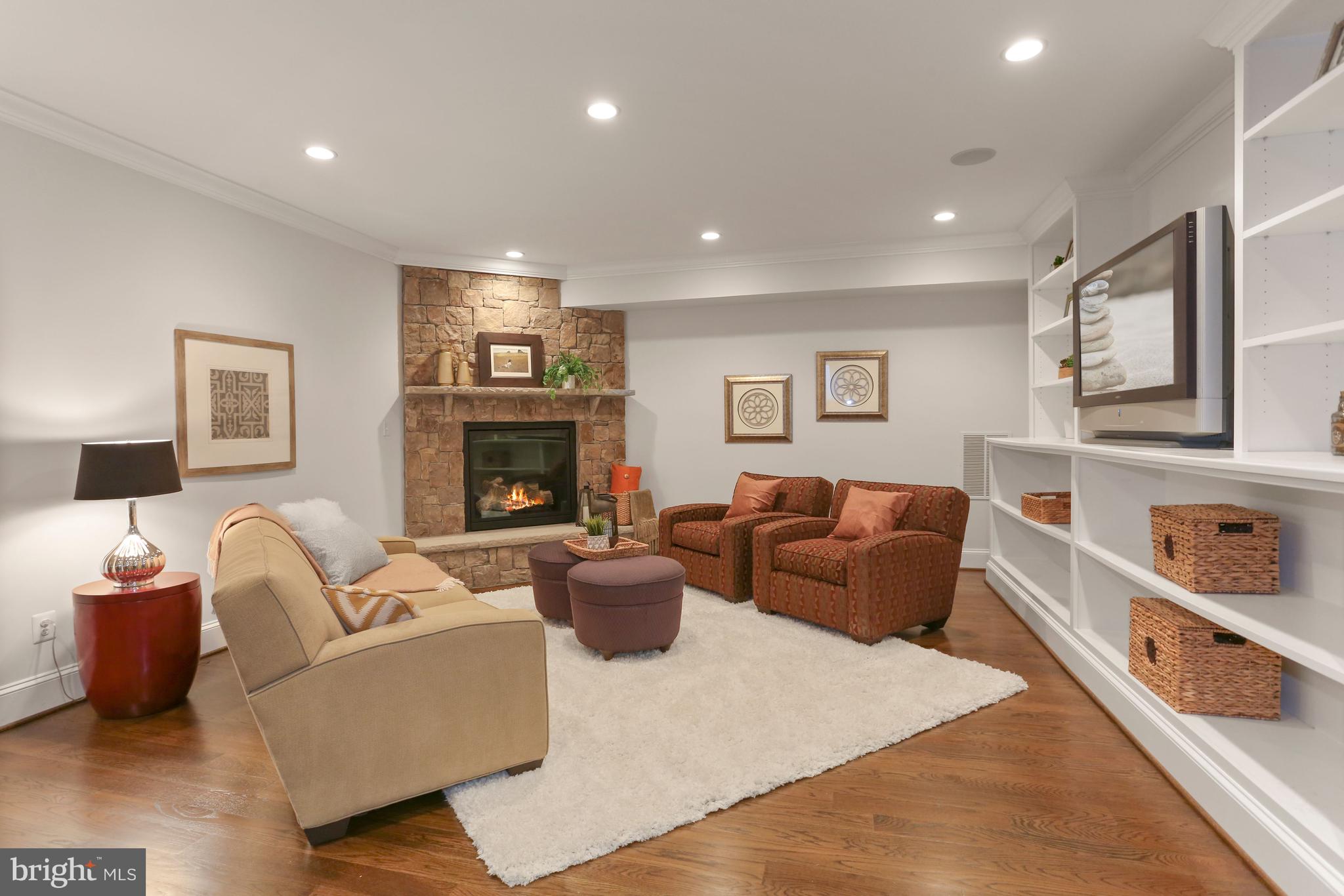 LYON VILLAGE - Residential