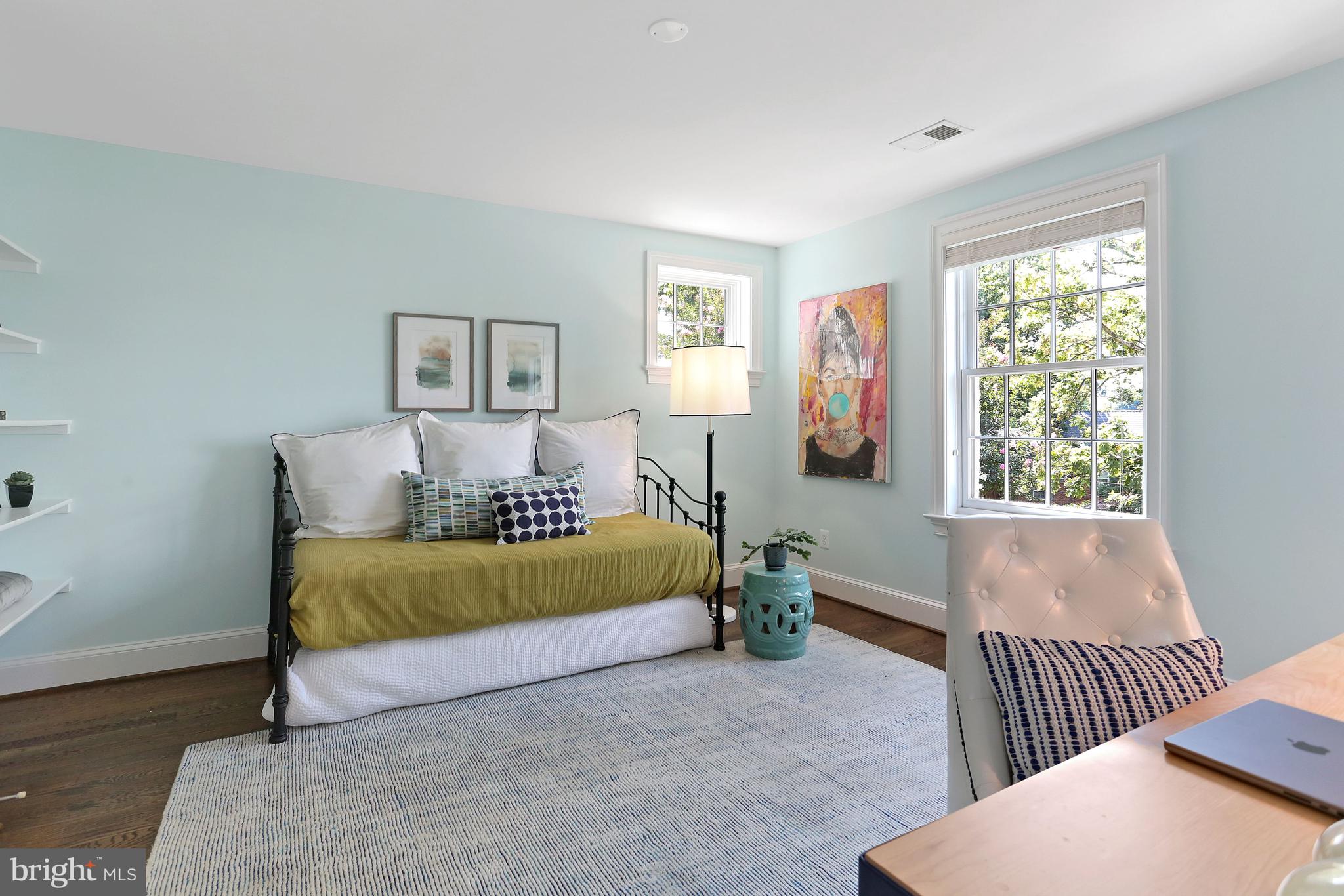 LYON VILLAGE - Residential