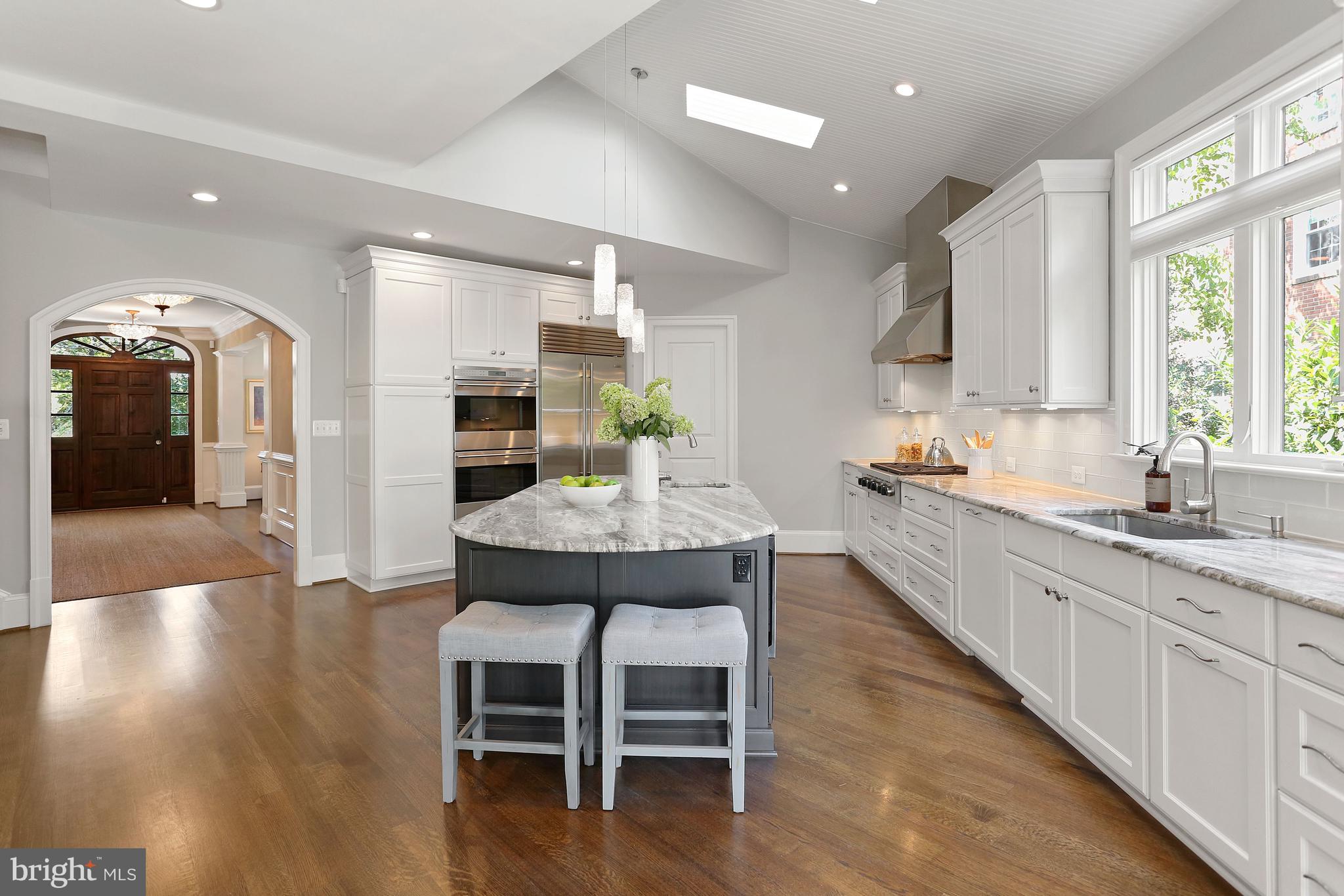 LYON VILLAGE - Residential