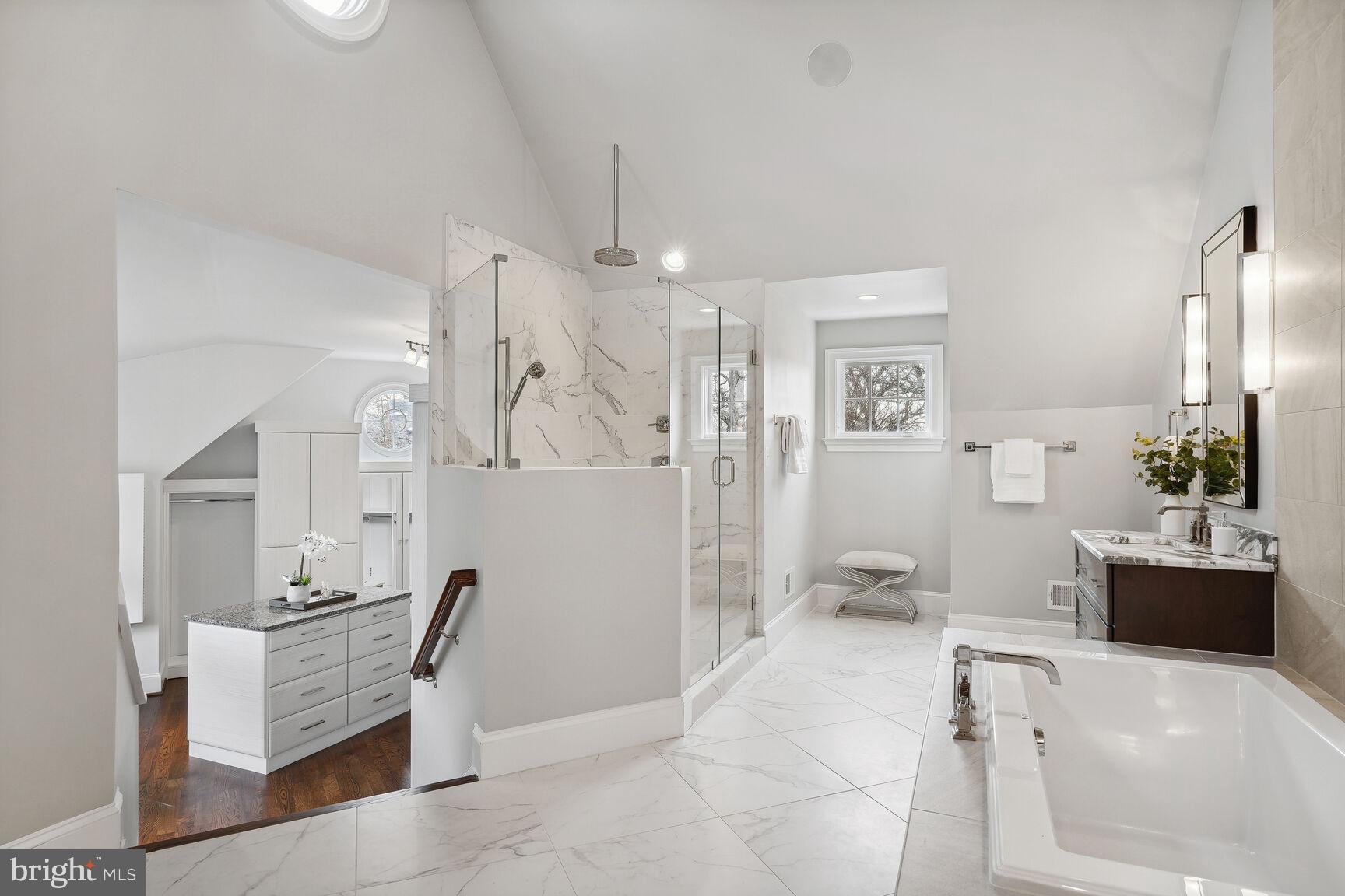 LYON VILLAGE - Residential