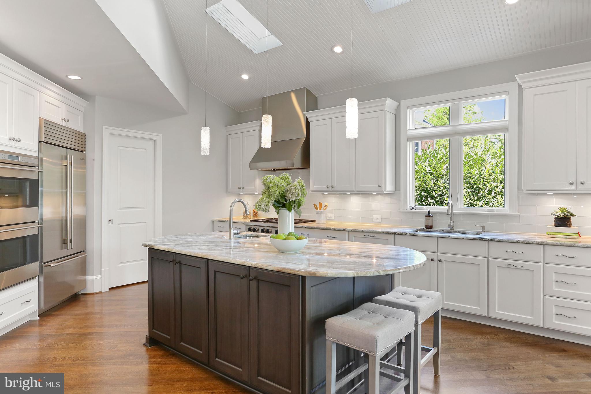 LYON VILLAGE - Residential