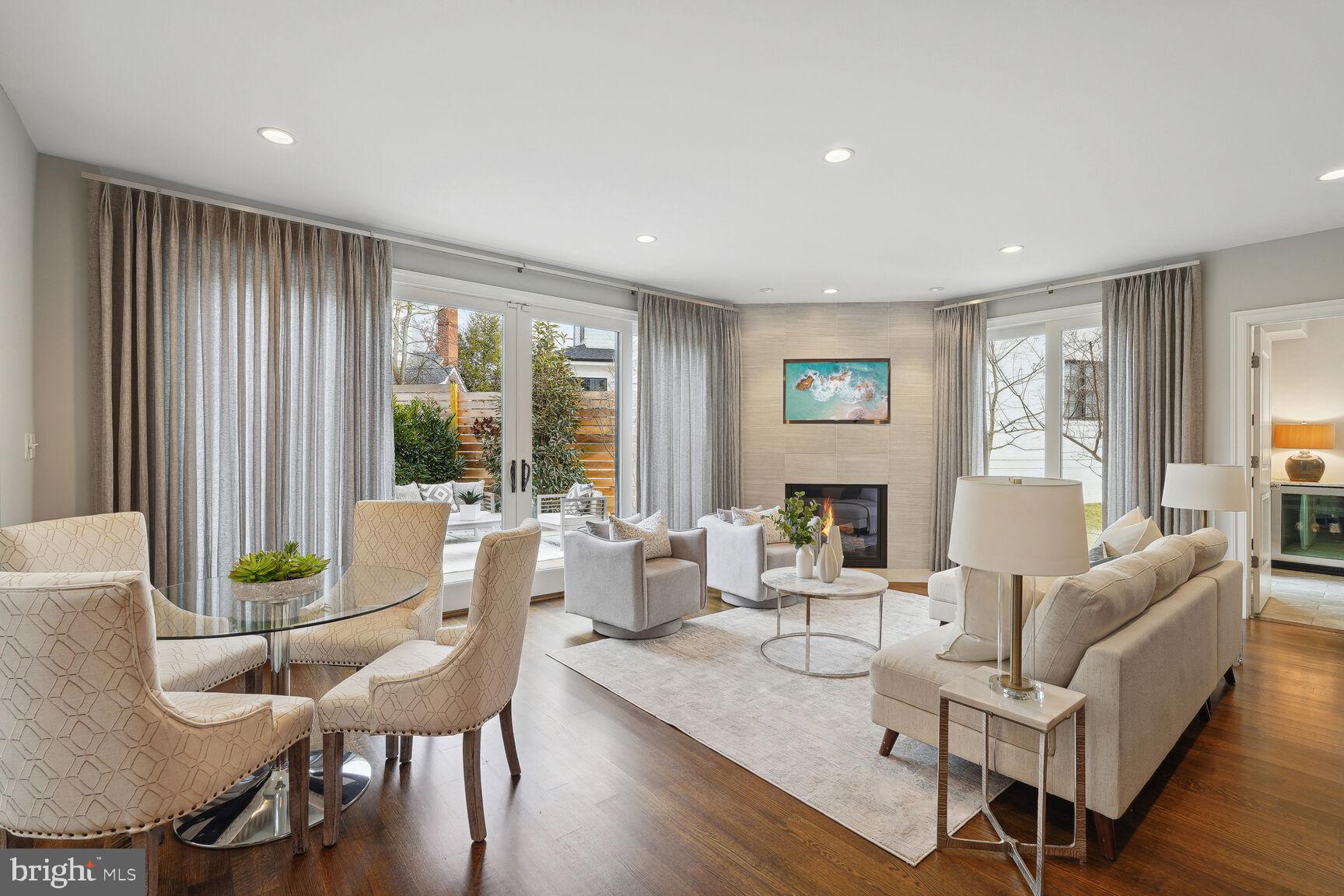 LYON VILLAGE - Residential