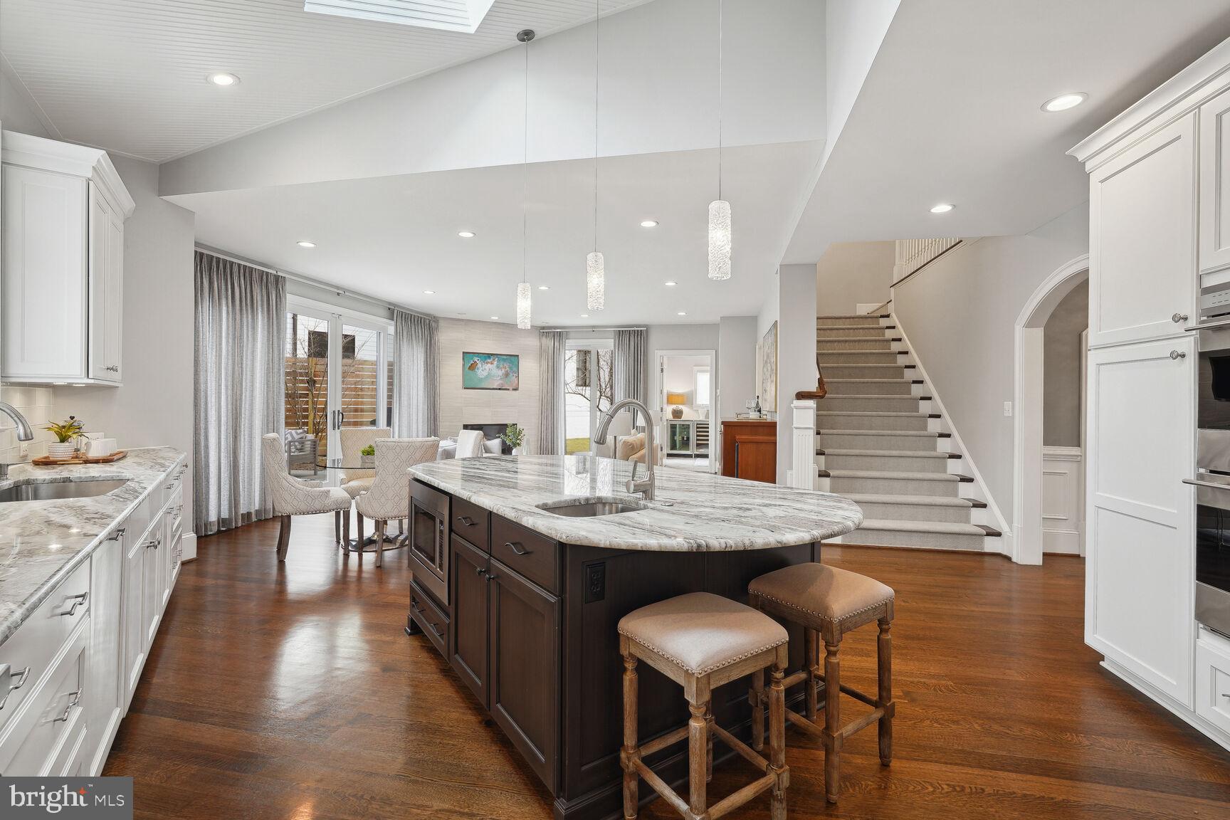 LYON VILLAGE - Residential