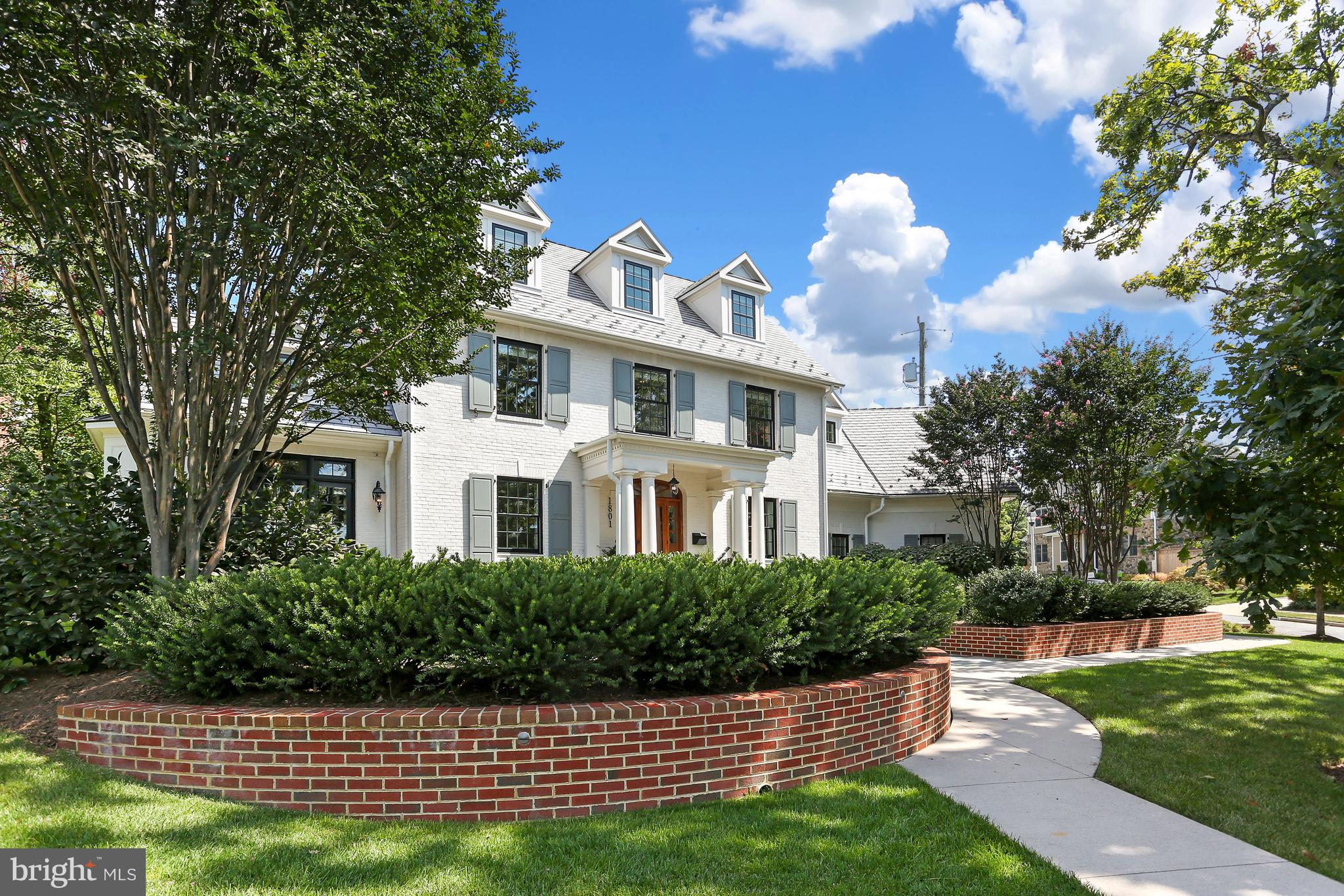 LYON VILLAGE - Residential