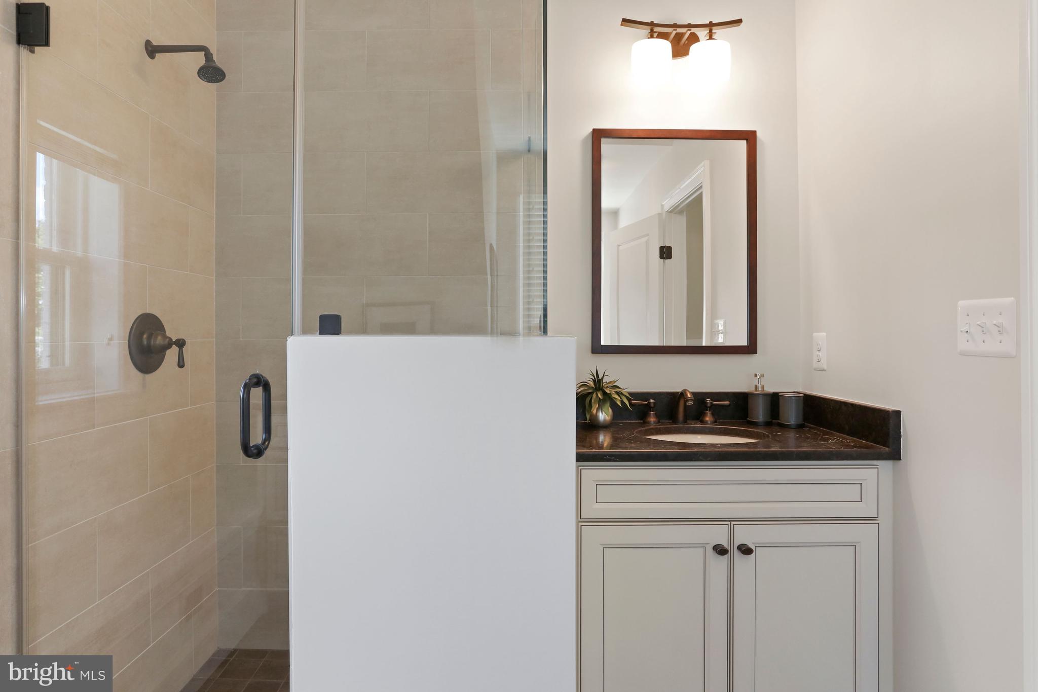 LYON VILLAGE - Residential