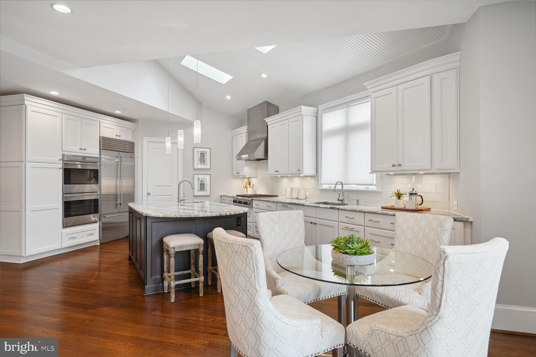 LYON VILLAGE - Residential