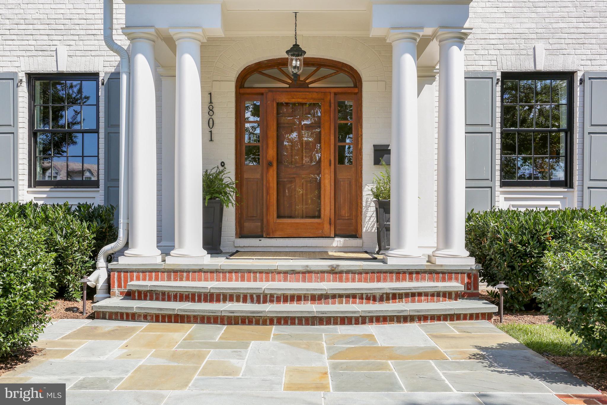 LYON VILLAGE - Residential