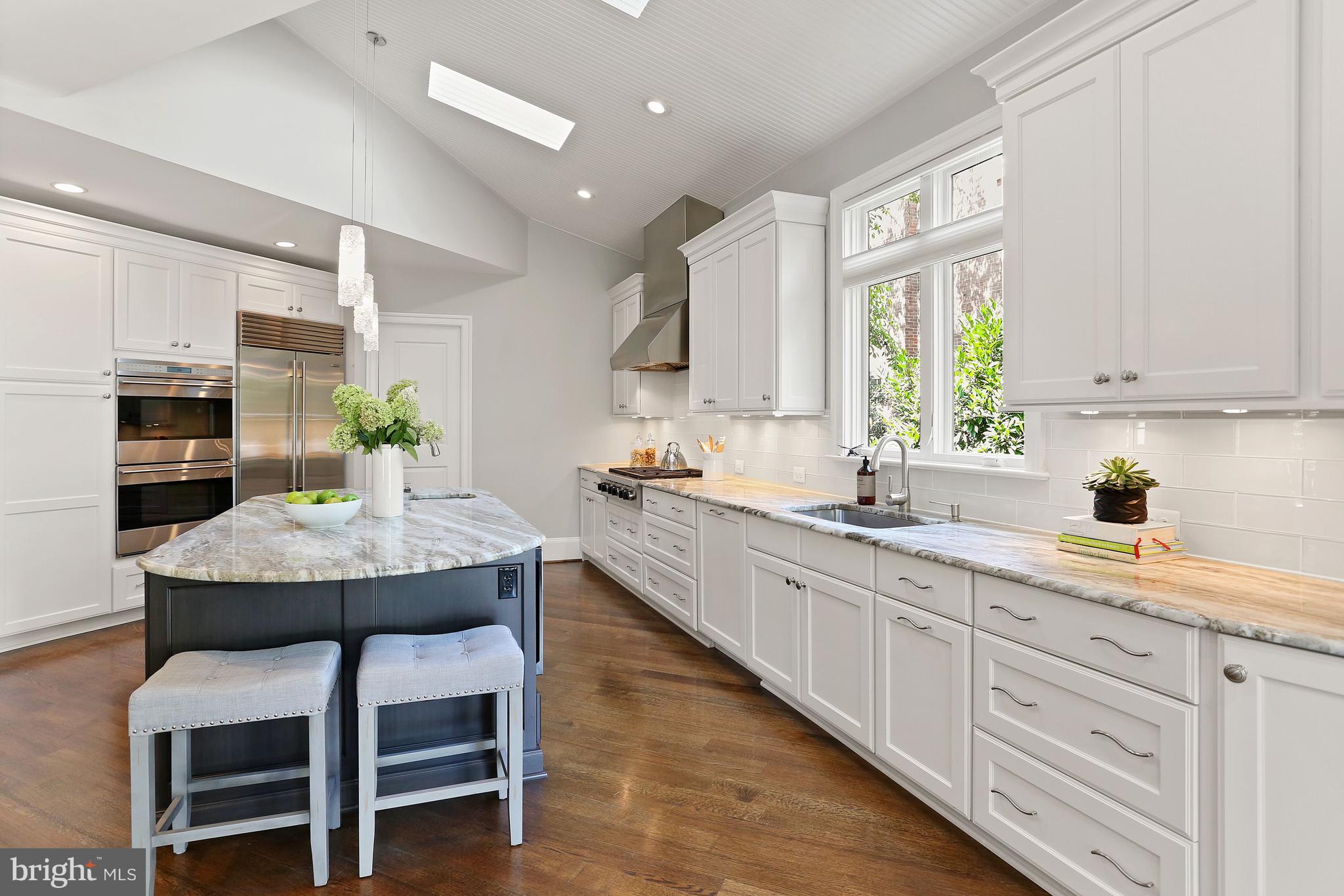 LYON VILLAGE - Residential