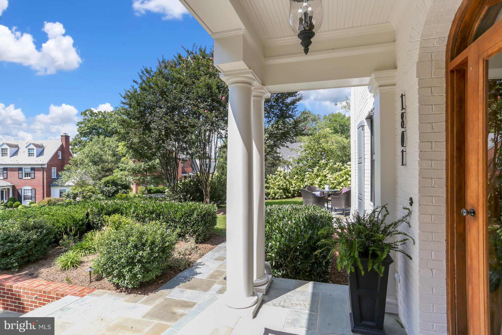 LYON VILLAGE - Residential