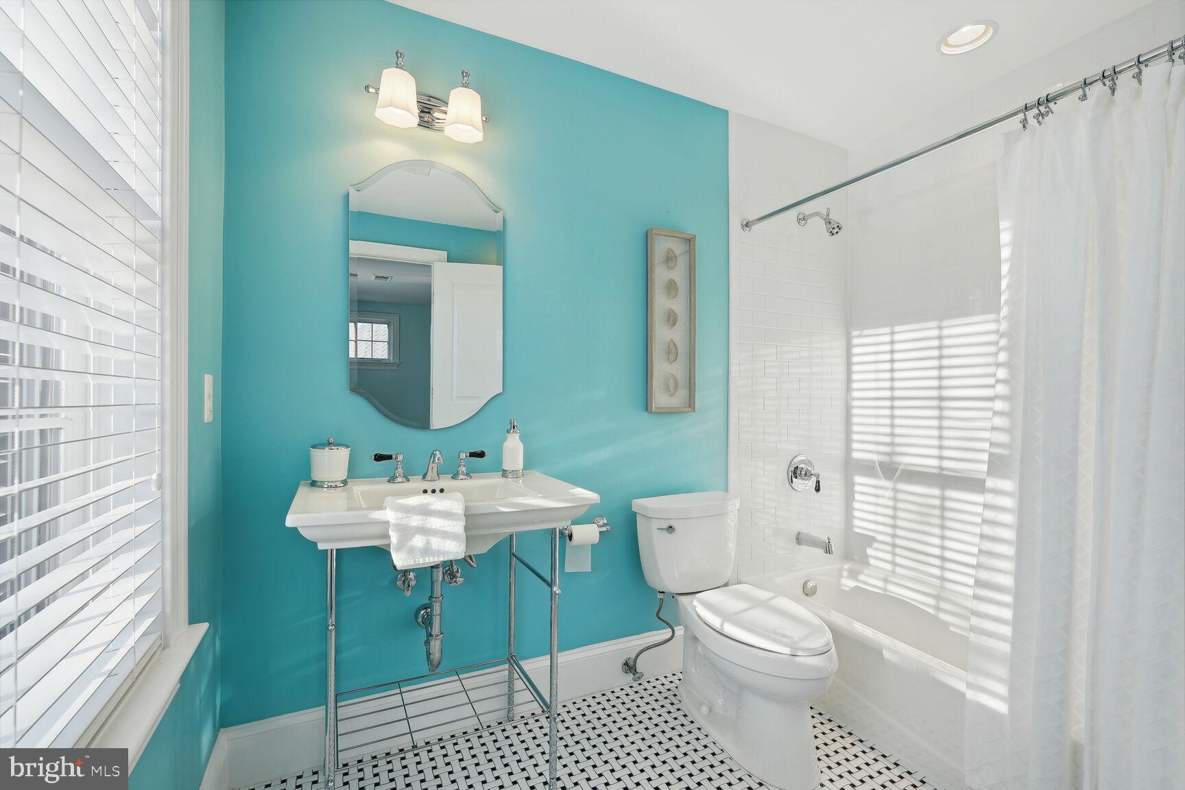 LYON VILLAGE - Residential