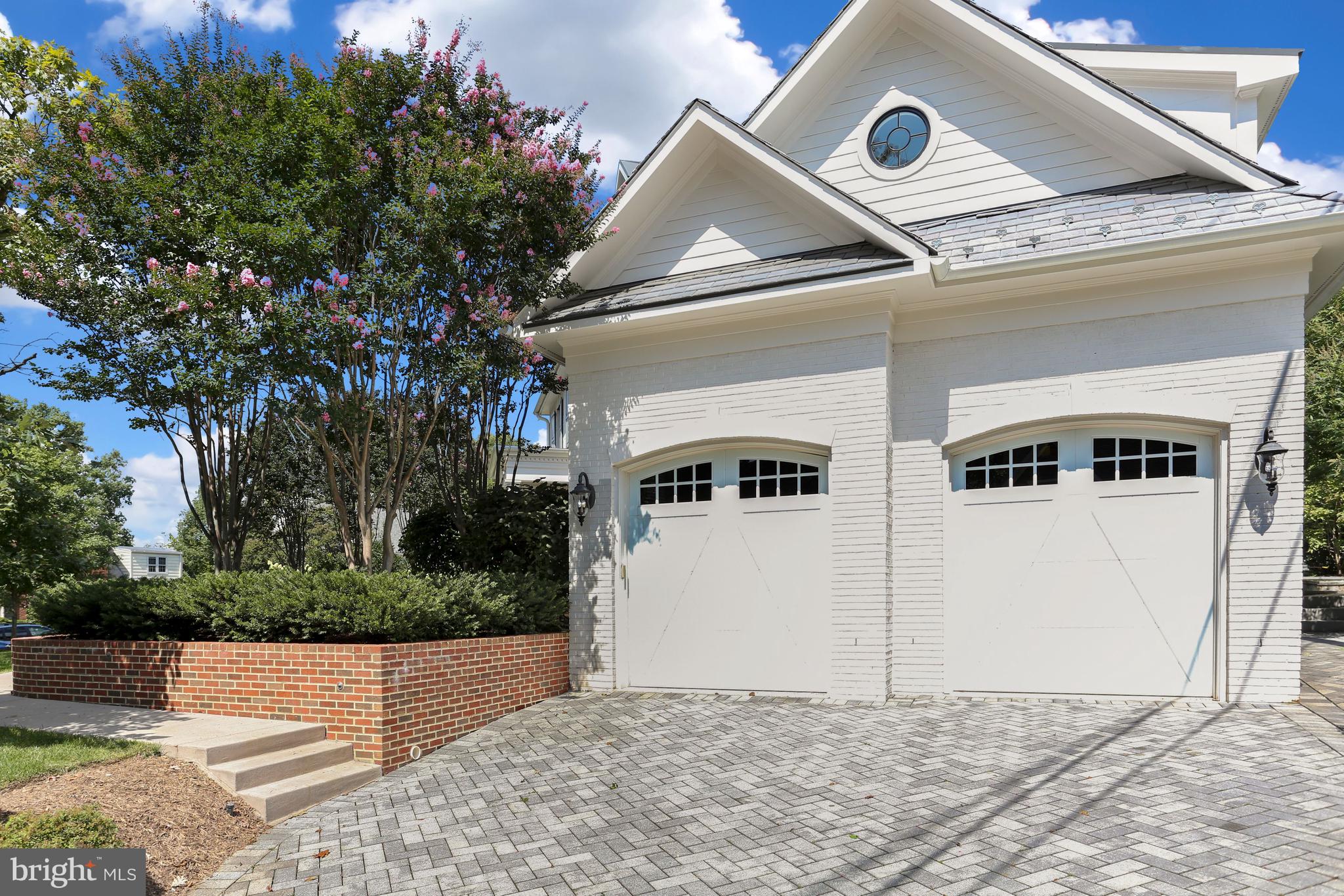 LYON VILLAGE - Residential