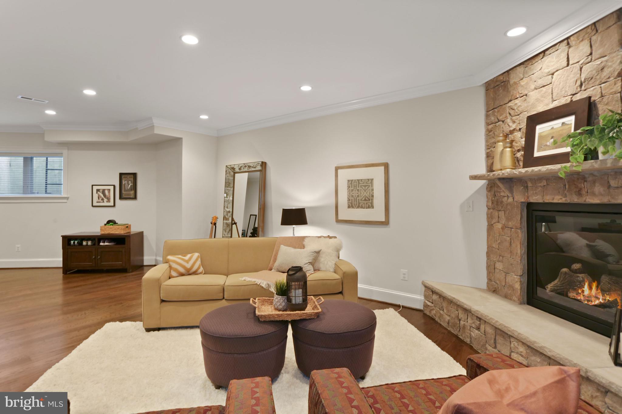 LYON VILLAGE - Residential