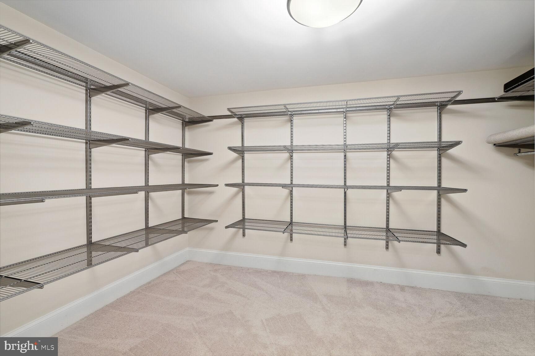 LYON VILLAGE - Residential