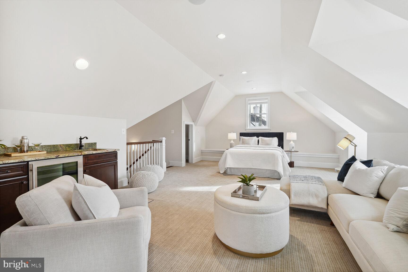 LYON VILLAGE - Residential