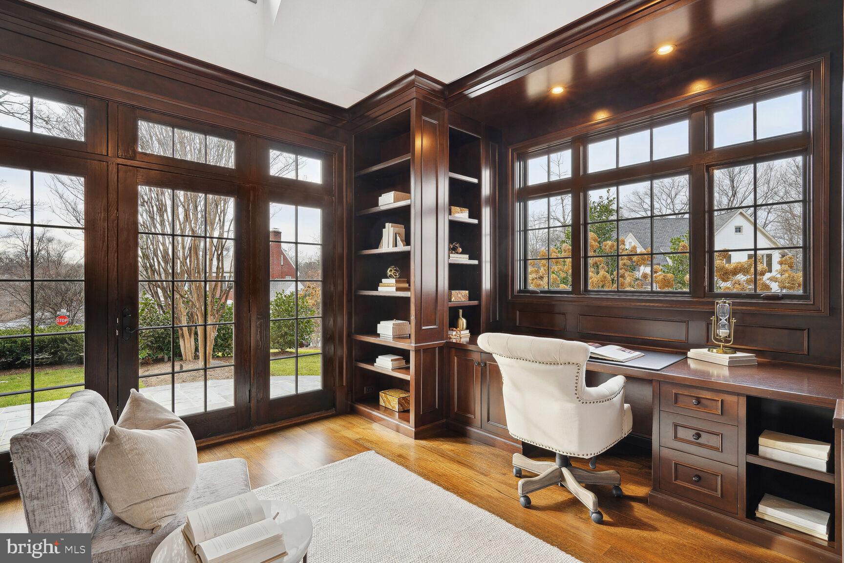 LYON VILLAGE - Residential