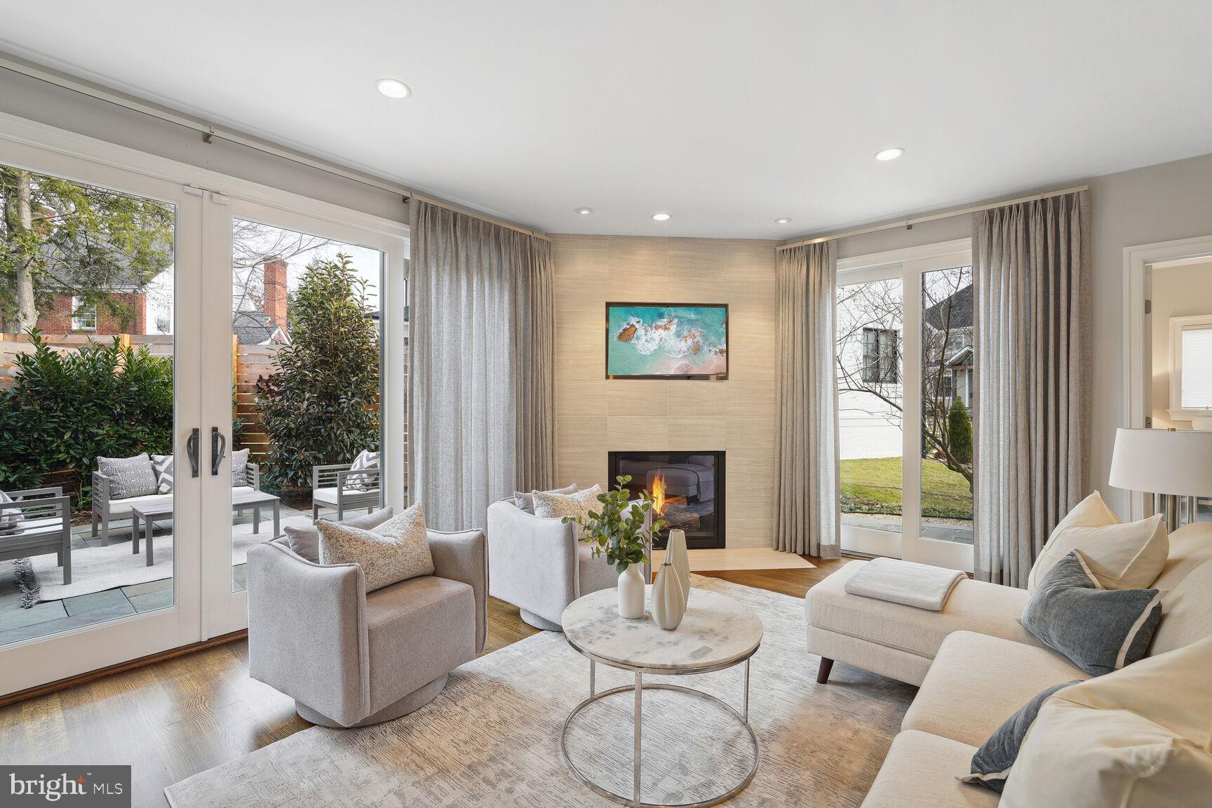 LYON VILLAGE - Residential