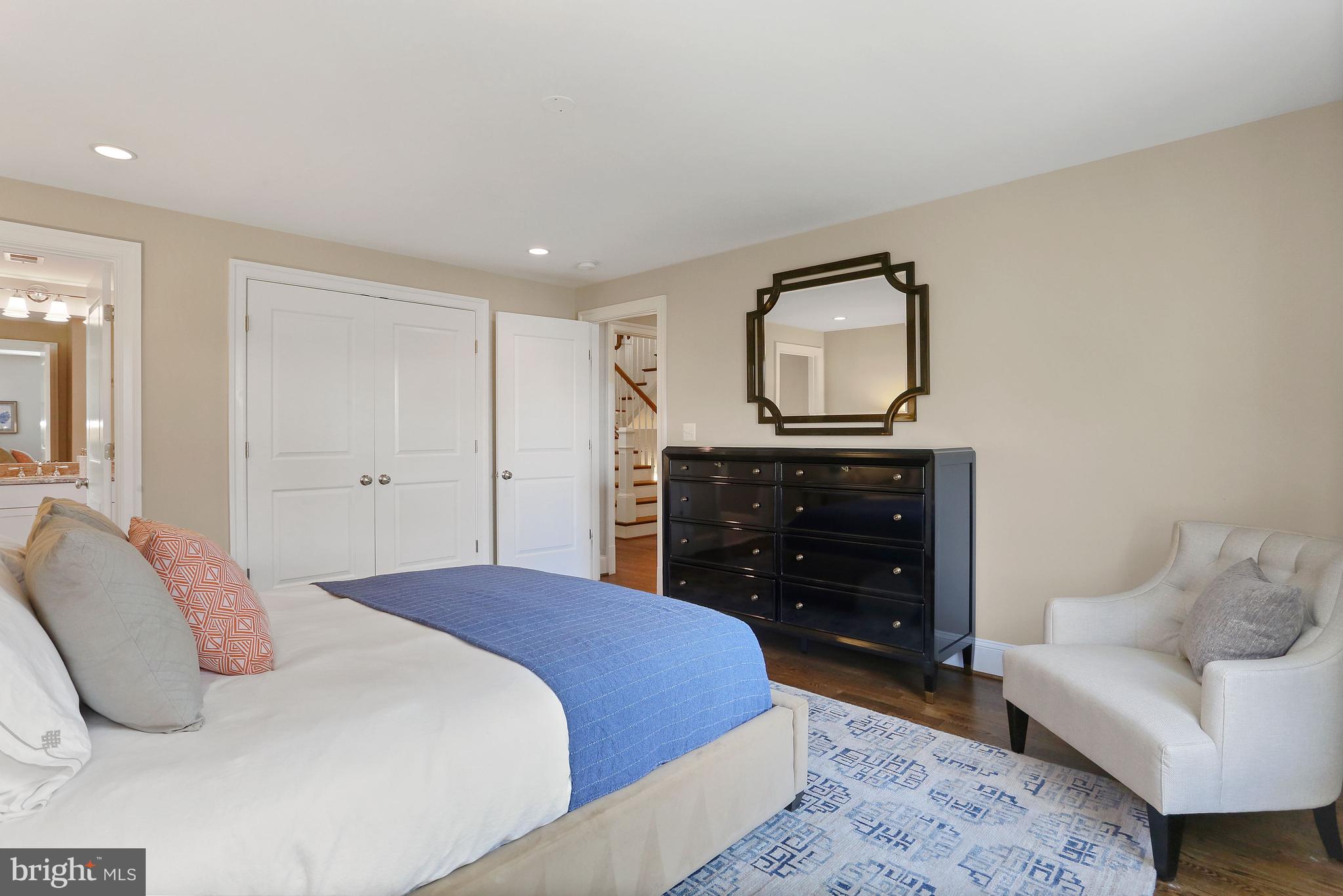 LYON VILLAGE - Residential