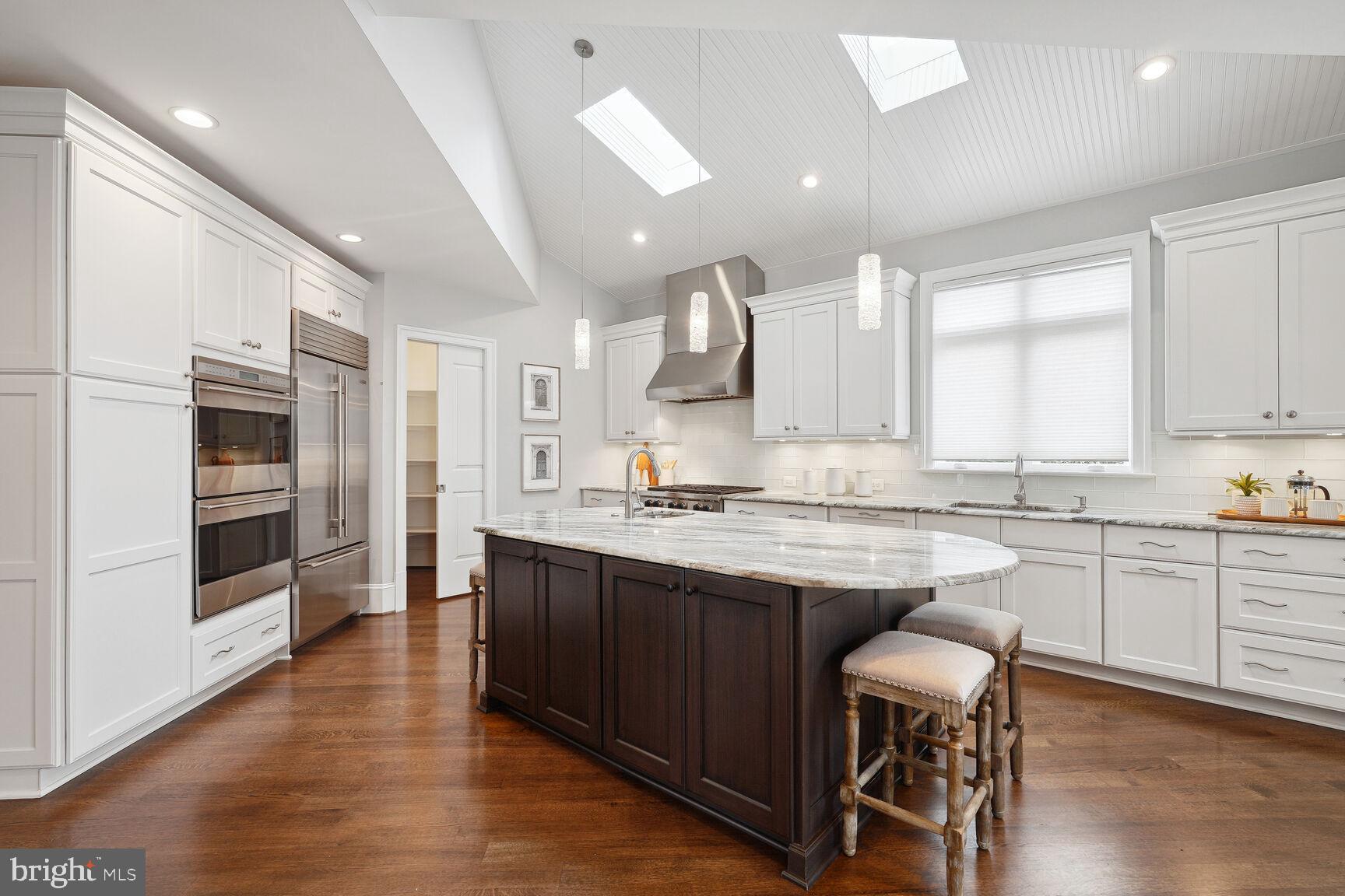 LYON VILLAGE - Residential