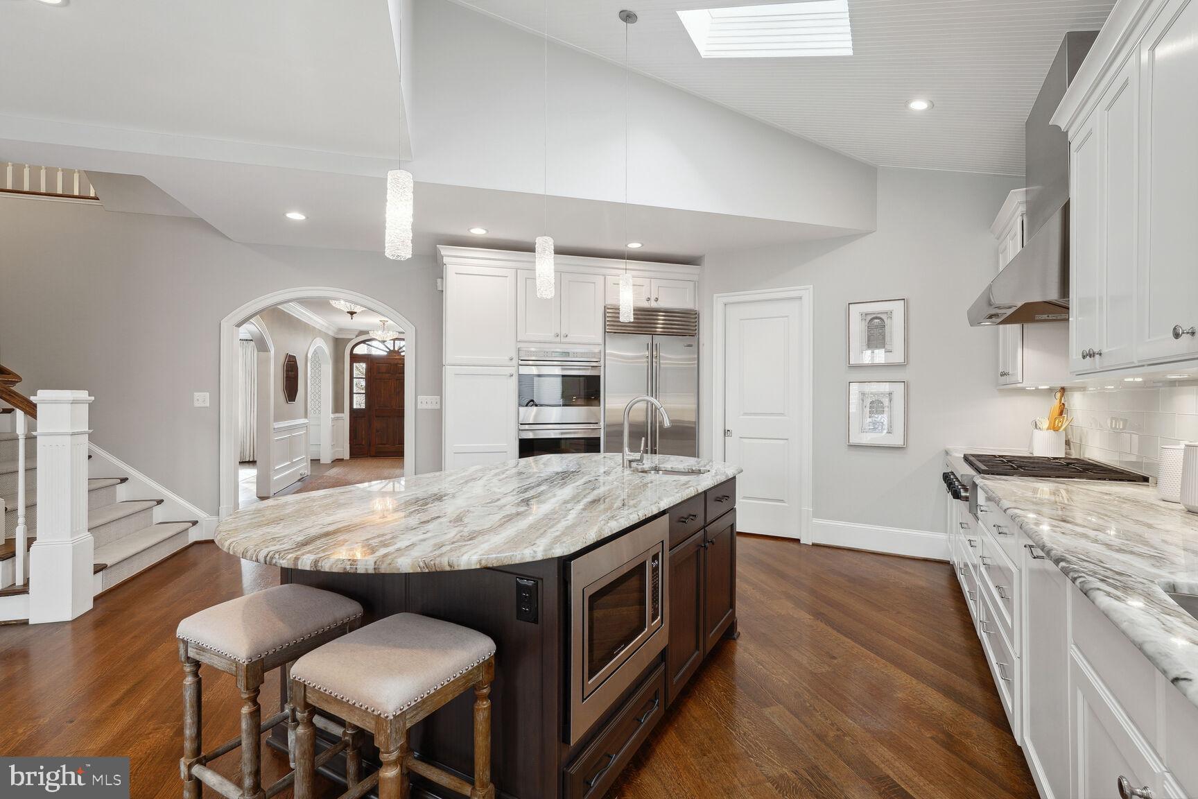 LYON VILLAGE - Residential