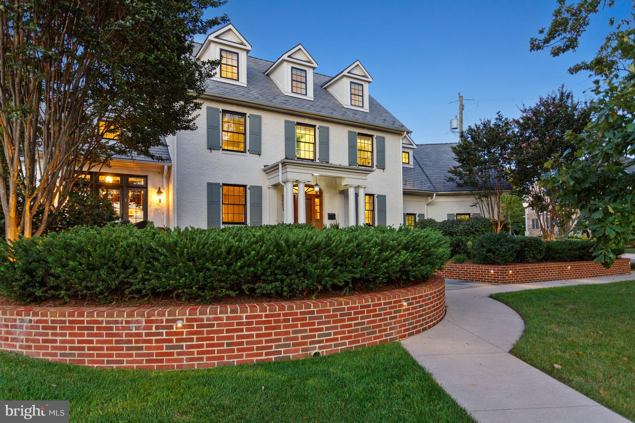 LYON VILLAGE - Residential