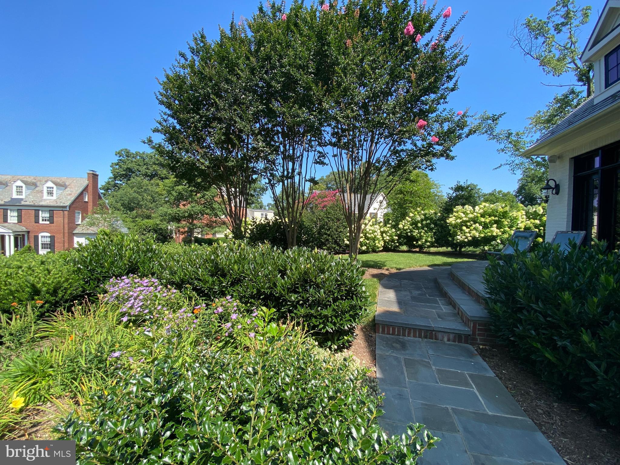 LYON VILLAGE - Residential