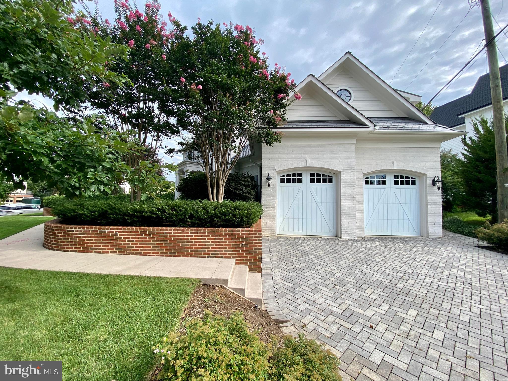 LYON VILLAGE - Residential