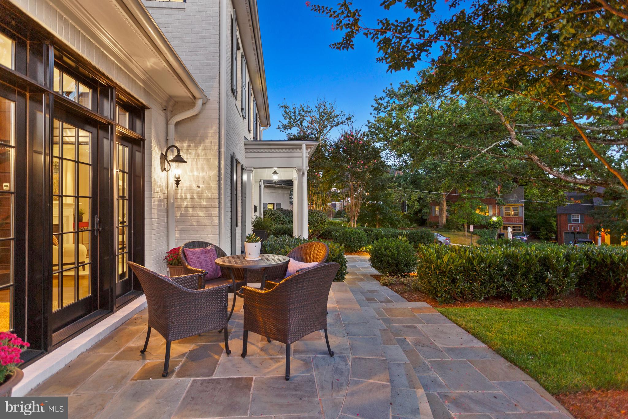 LYON VILLAGE - Residential