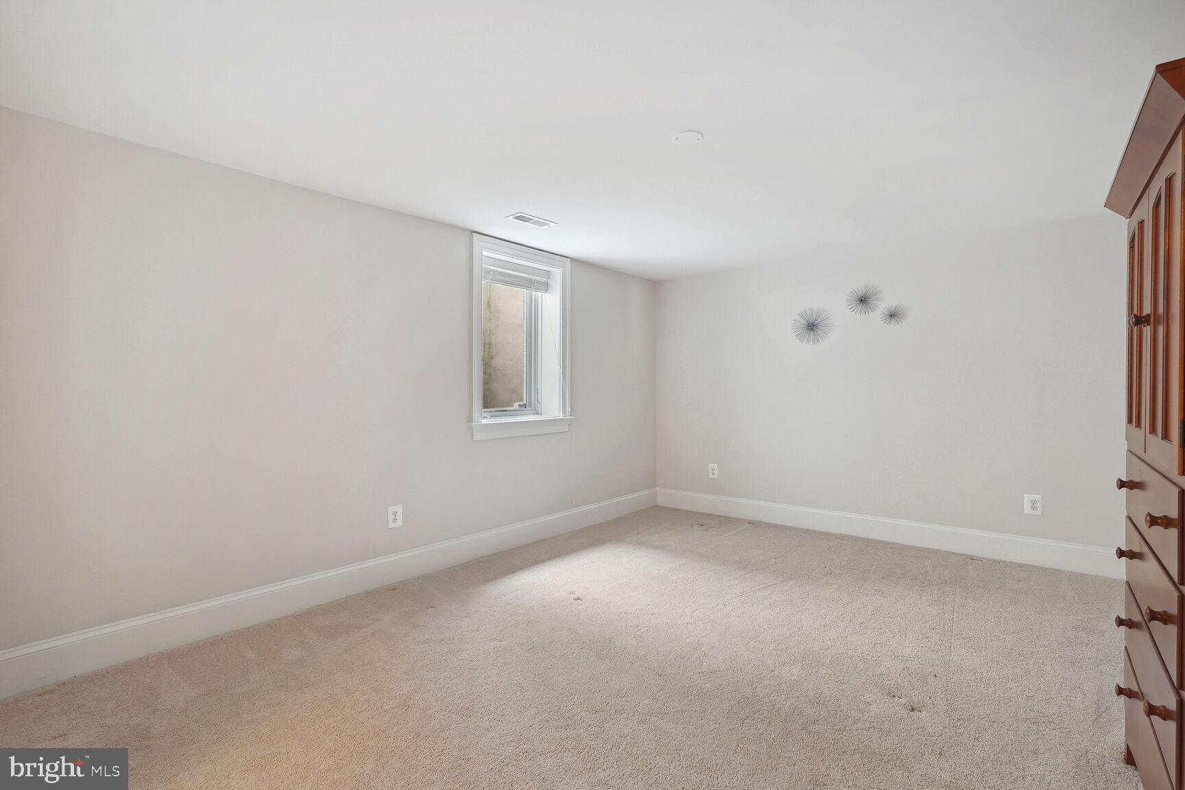 LYON VILLAGE - Residential