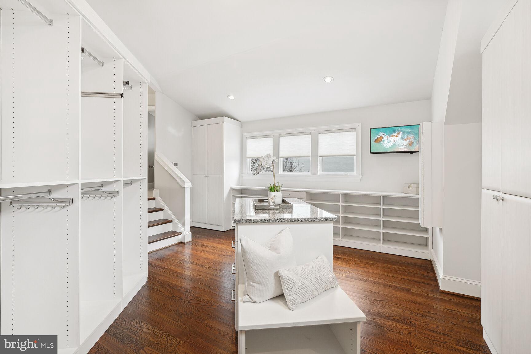 LYON VILLAGE - Residential