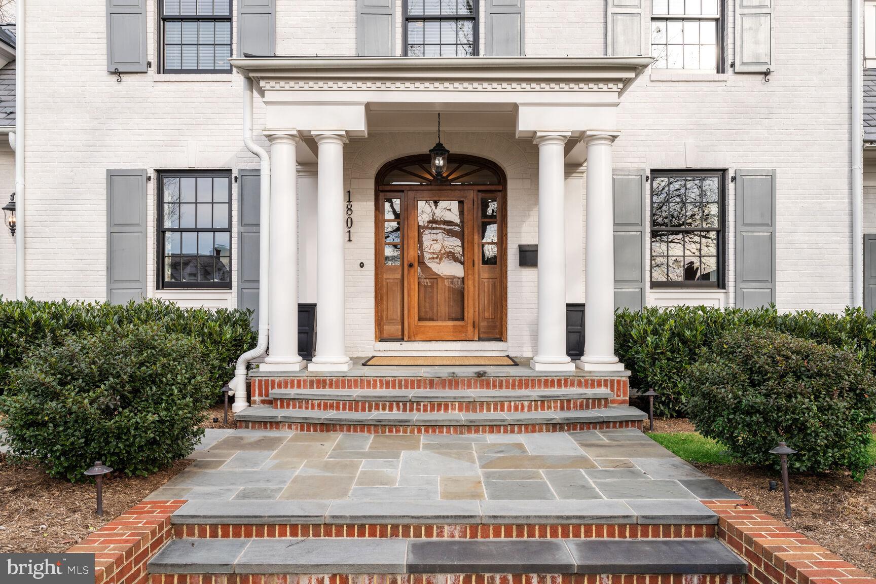 LYON VILLAGE - Residential