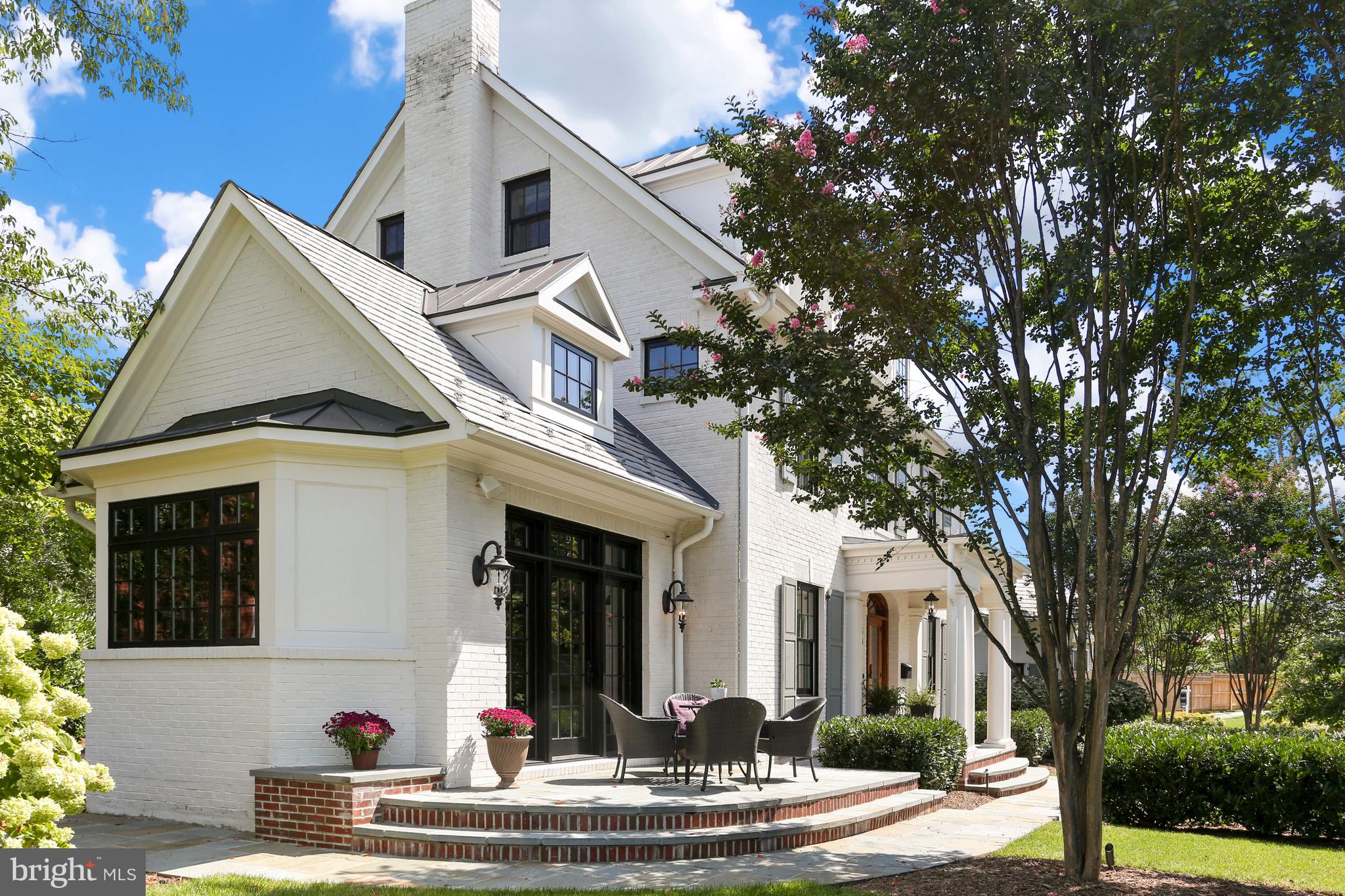 LYON VILLAGE - Residential