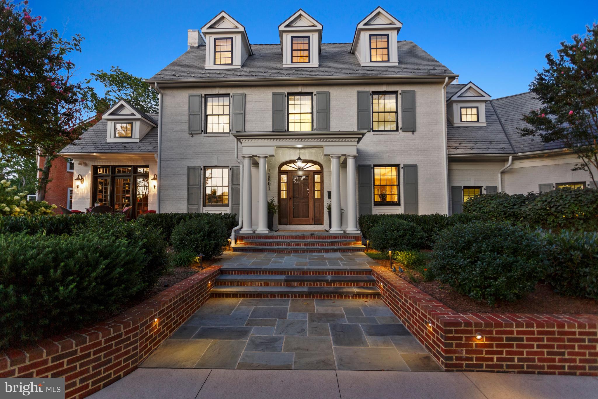 LYON VILLAGE - Residential