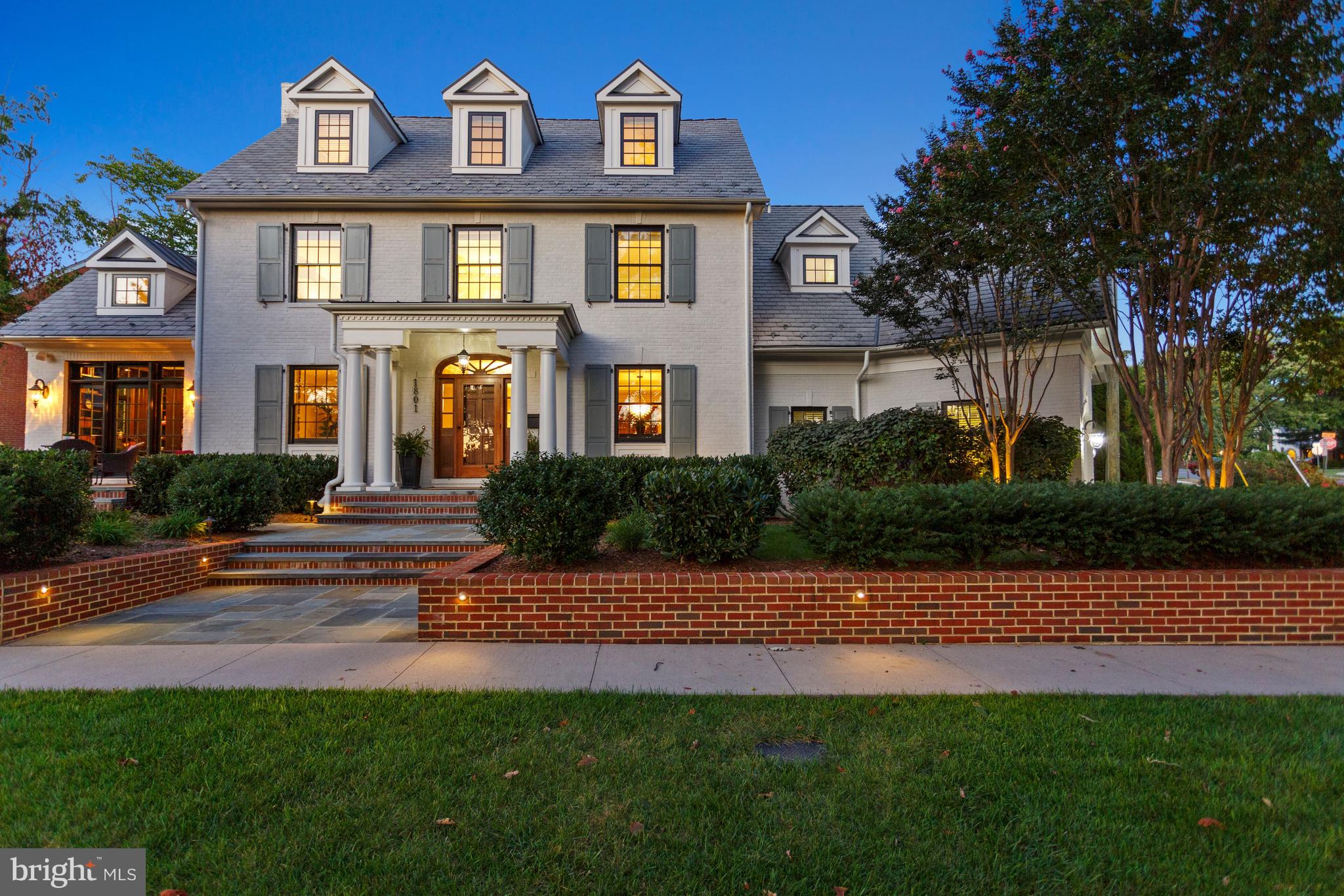 LYON VILLAGE - Residential