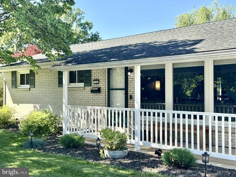 Homes For Sale - 132 Yorkshire Drive<br/> Cumberland County, MECHANICSBURG, PA 17055