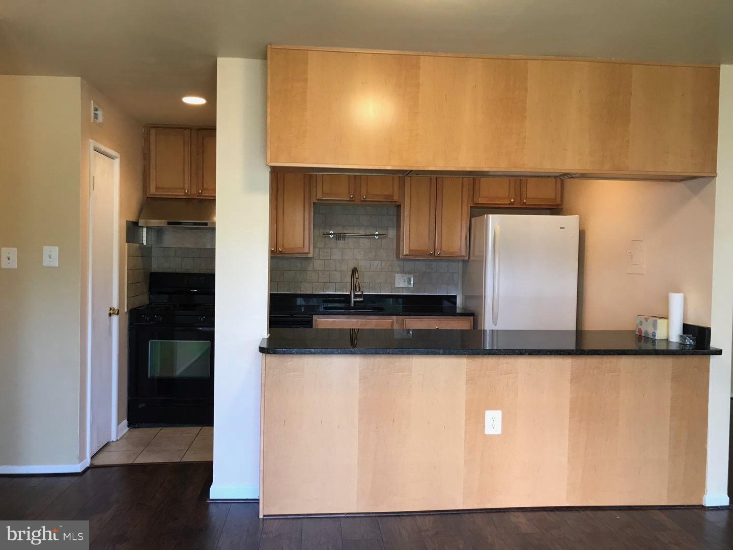 YORKTOWNE SQUARE - Residential Lease