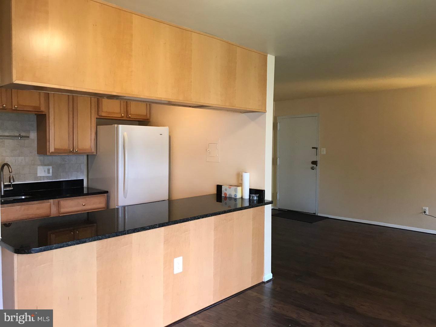 YORKTOWNE SQUARE - Residential Lease