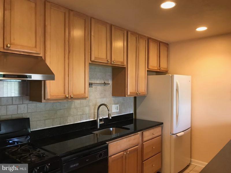 YORKTOWNE SQUARE - Residential Lease