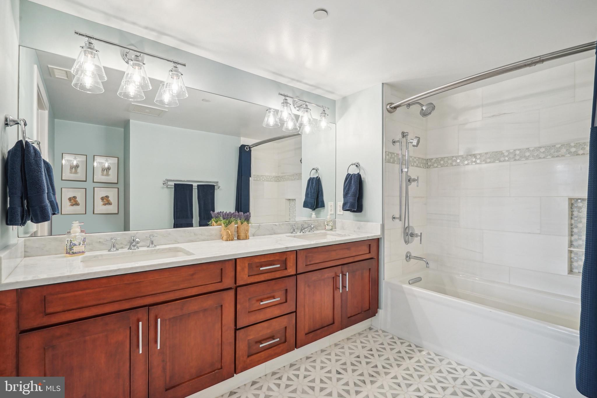 RADNOR - FORT MYER HEIGHTS - Residential