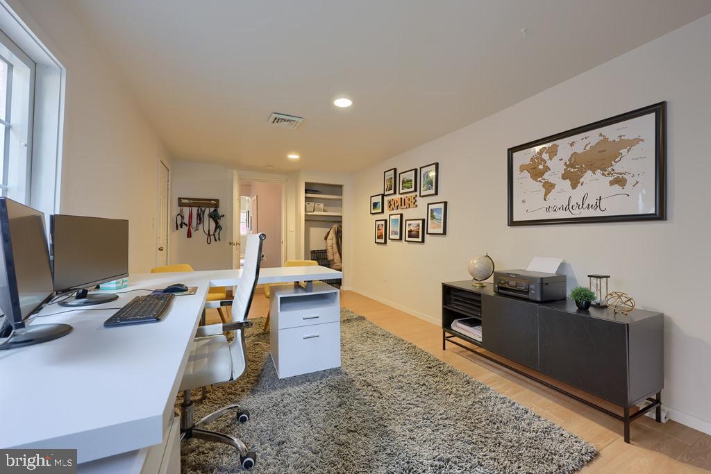 CHESTNUT HILL - Residential