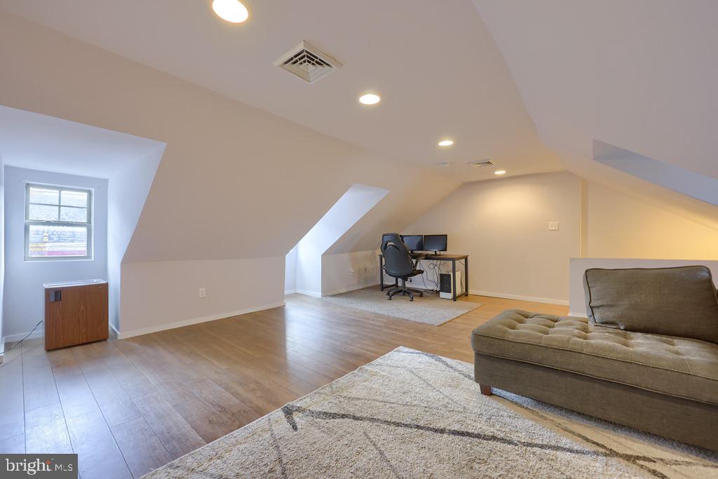 CHESTNUT HILL - Residential