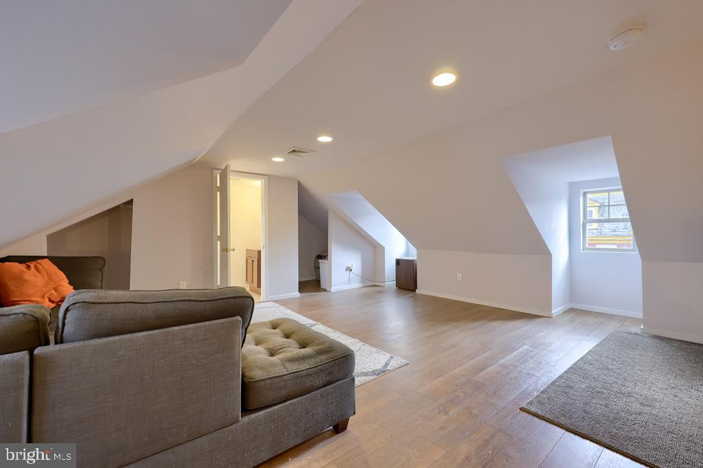 CHESTNUT HILL - Residential