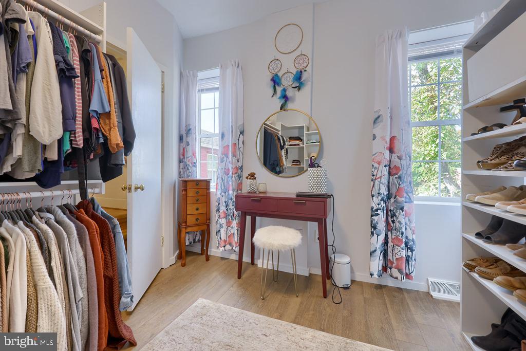 CHESTNUT HILL - Residential