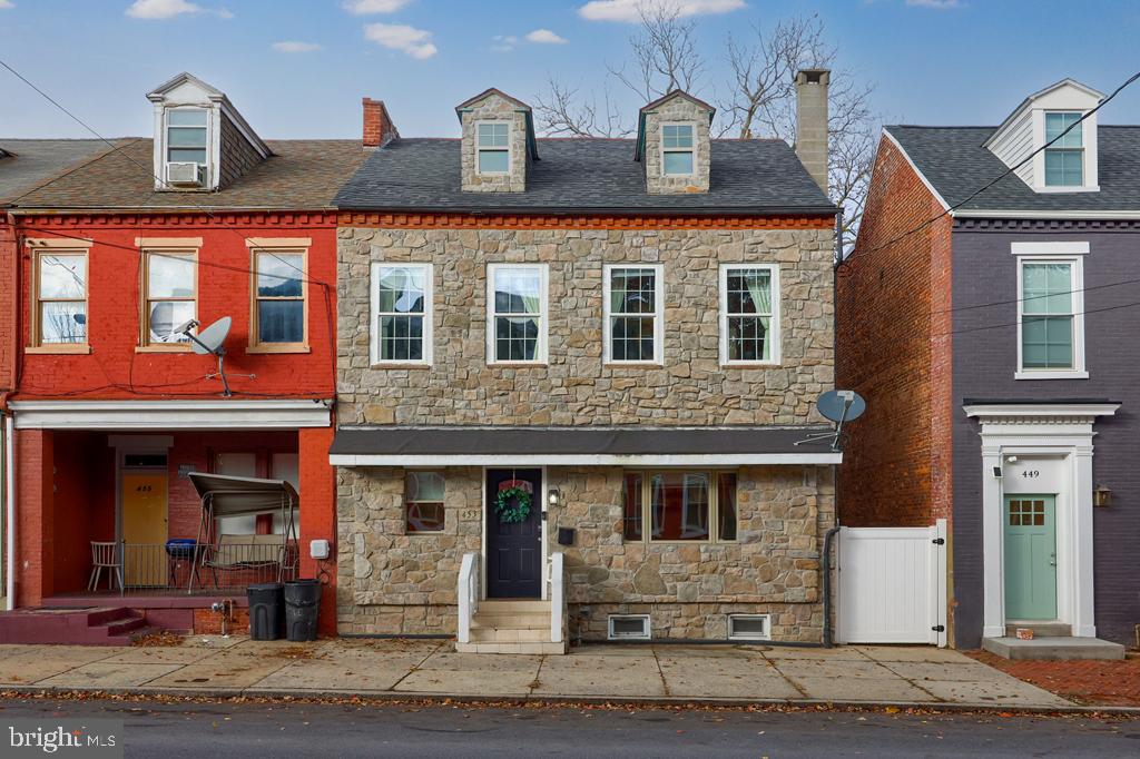 CHESTNUT HILL - Residential