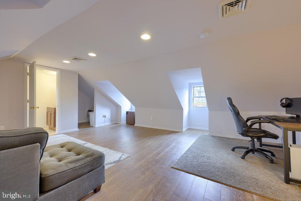 CHESTNUT HILL - Residential