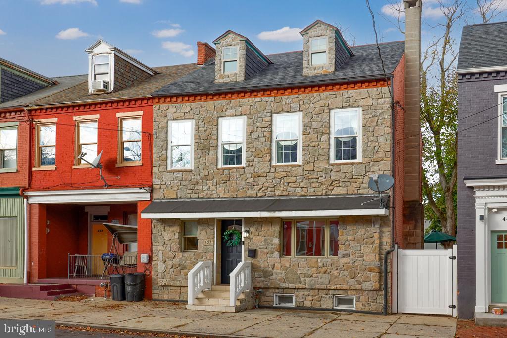 CHESTNUT HILL - Residential